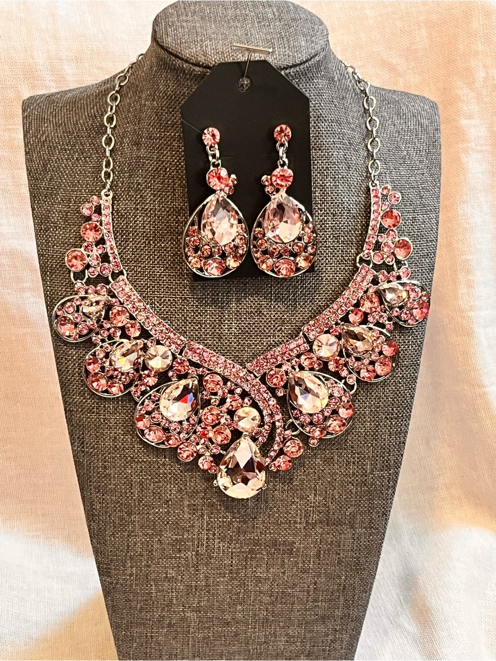 Beautifully Elegant Pink Crystal Teardrop Necklace & Earring Set
